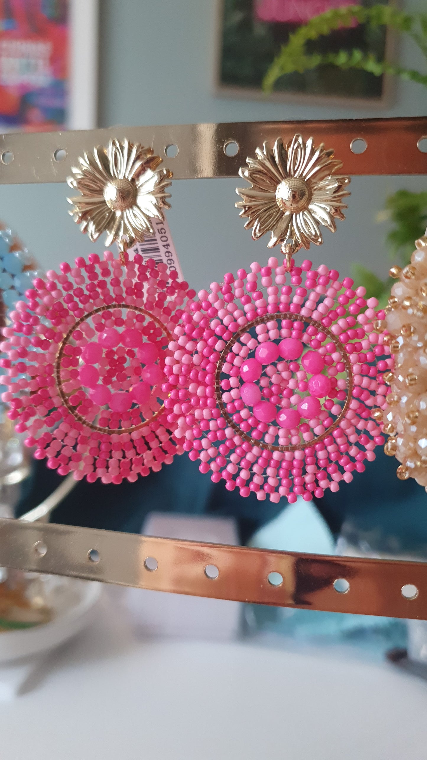 Lightweight beaded earrings. Fuchsia pink wirh gold stud