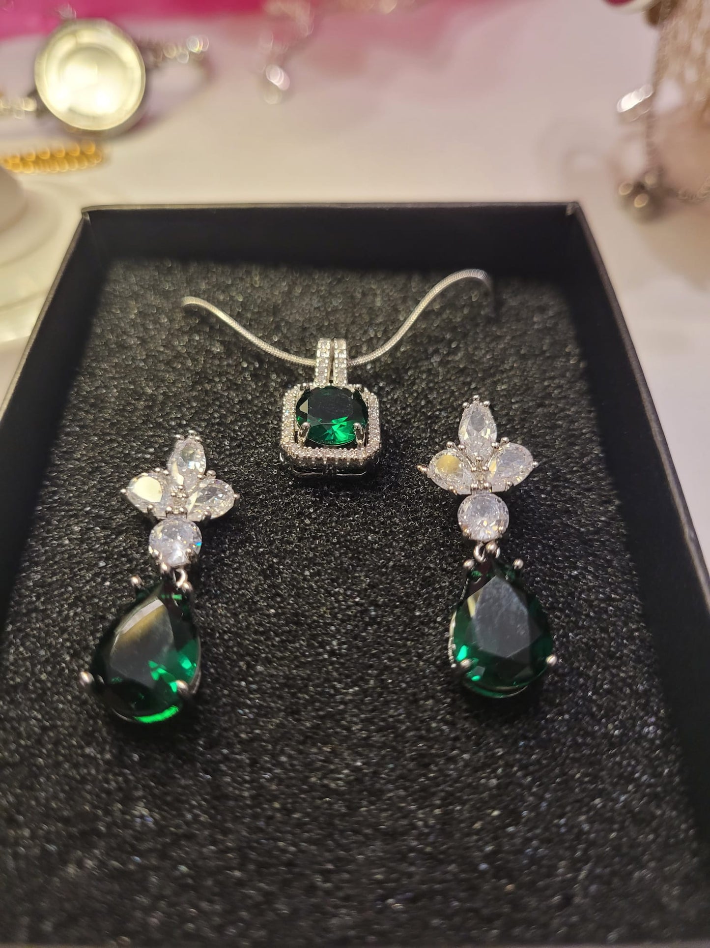 Versailles Emerald Earrings