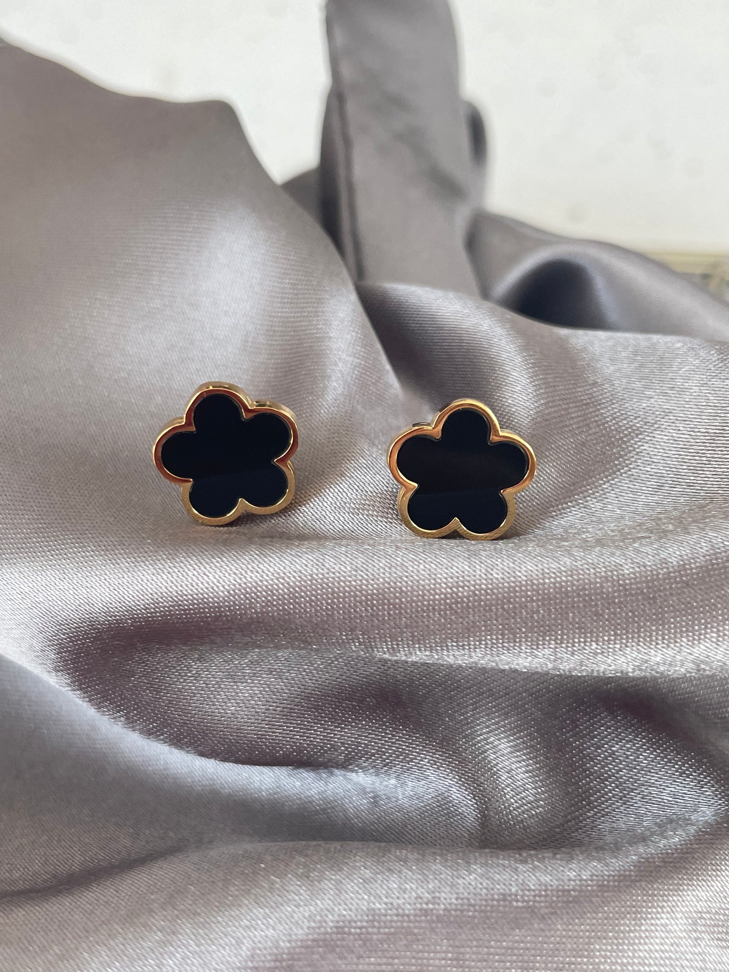 Clover Earrings Black & Gold